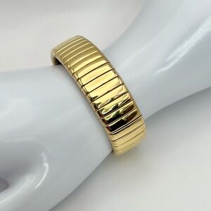 GOLD TONE RIBBED BRACELET
